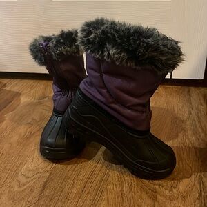 Kids size 11 snow boots